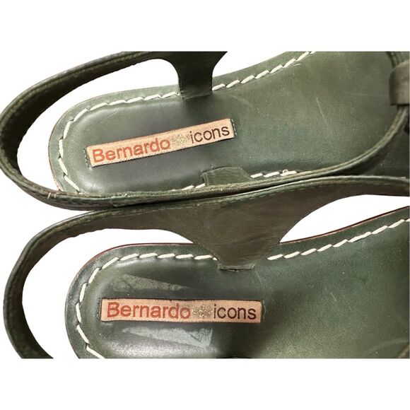 BERNARDO Flat Sandals Sz 8M Made in Brazil - Picture 6 of 8